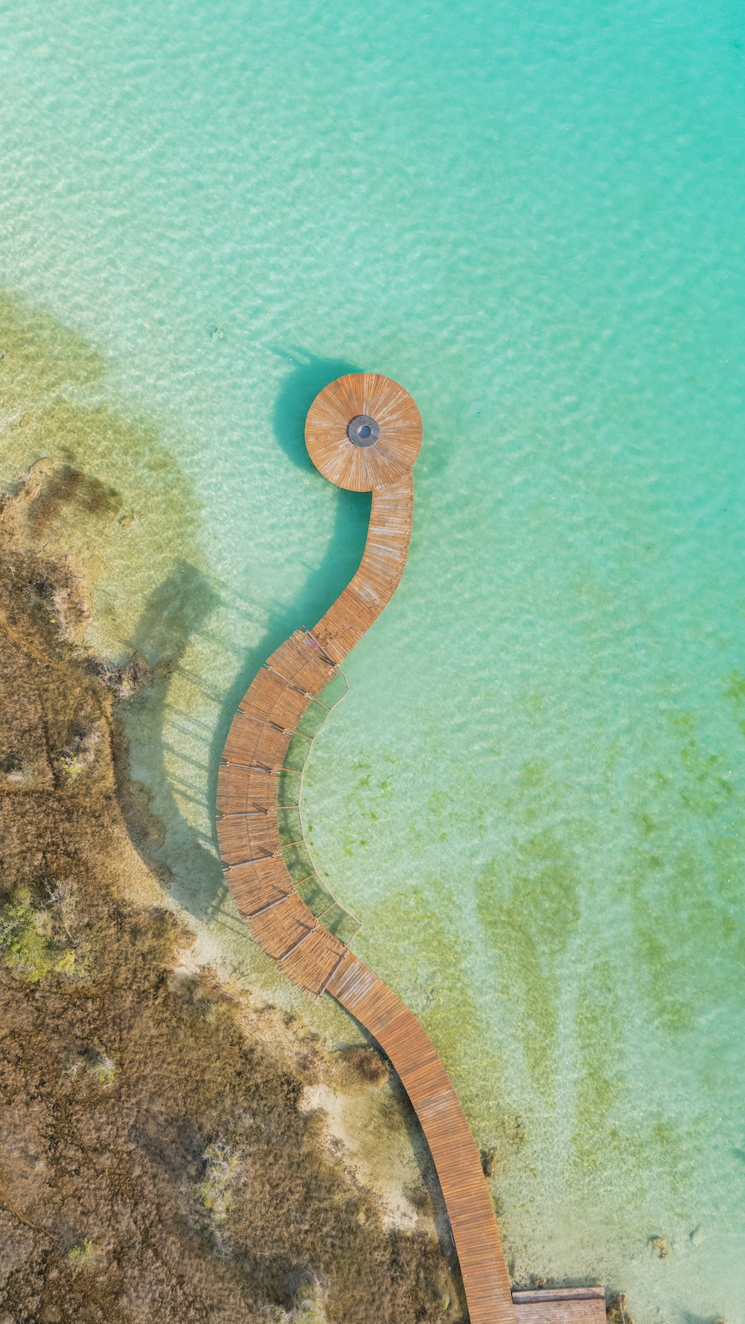 Aldea Mayab — passerella sulla laguna di Bacalar